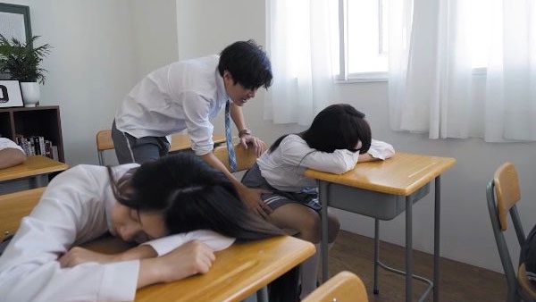 Lén địt Em Lớp Trưởng Ngoan Hiền Trong Lớp Học – Phim Sex Vietsub
