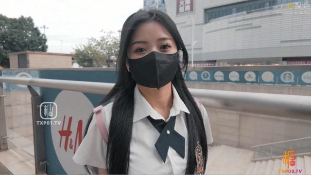 Địt Ngay Cô Bạn Thân Từ Thuở Nhỏ – Nàng Hoa Khôi Trường Học Giờ Thành Búp Bê Tình Dục Của Tôi